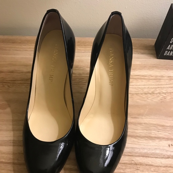 Black Heels Round Toe - Picture 1 of 3